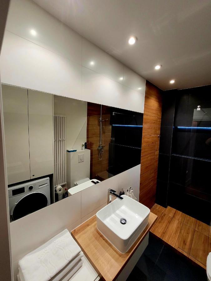 Apartament By The Way Apartman Wrocław Kültér fotó